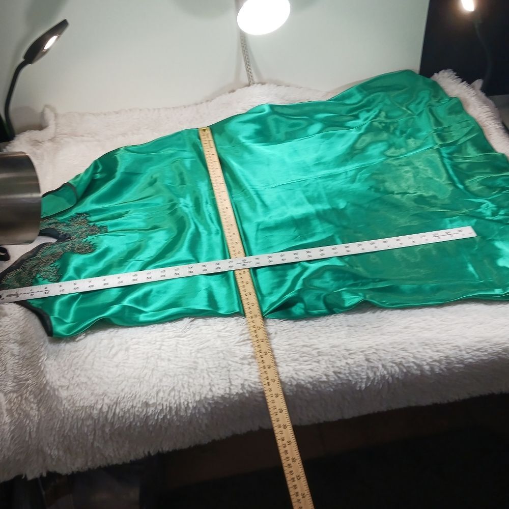 VNTG Oscar de la Renta Green Satin Slip Dress Plunging Neckline Woman 36 Chest.. - Picture 8 of 9
